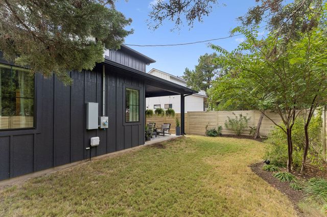 18511 Hobby LN, Jonestown, TX 78645