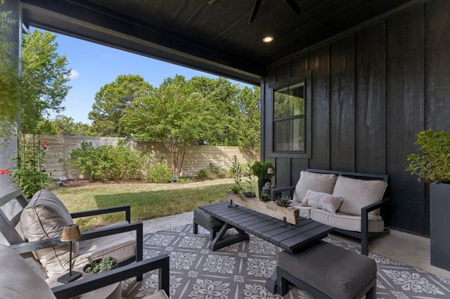 18511 Hobby LN, Jonestown, TX 78645
