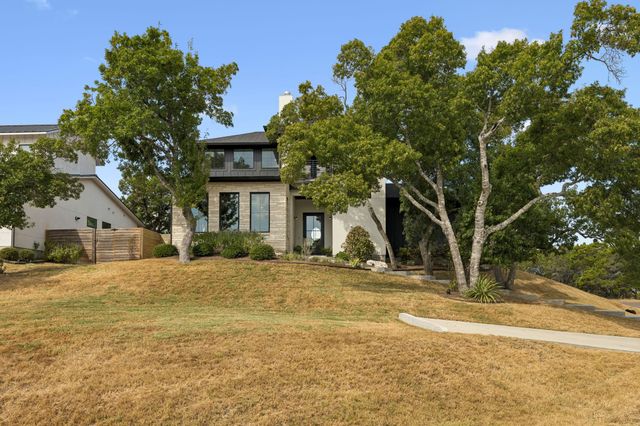 18511 Hobby LN, Jonestown, TX 78645