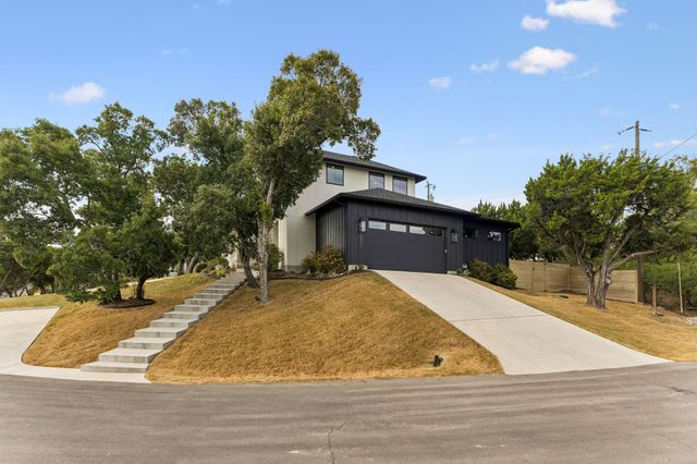 18511 Hobby LN, Jonestown, TX 78645