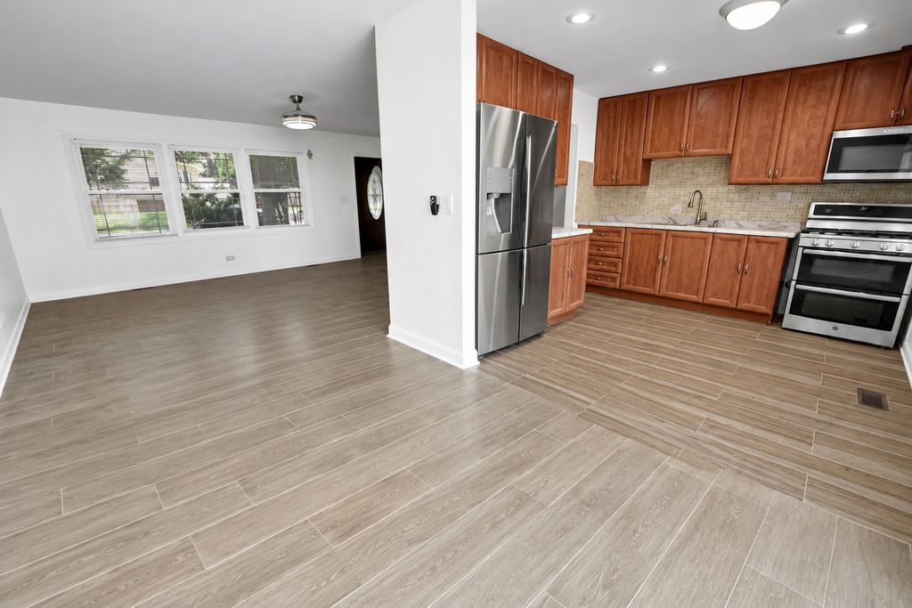 7180 Edgebrook Lane, Hanover Park, IL 60133 — photo 3