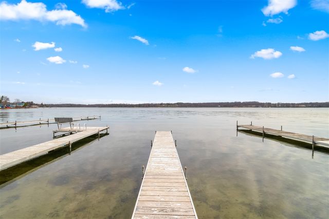 2038 Ash Te Wette Beach Drive, Hillsdale, MI 49242