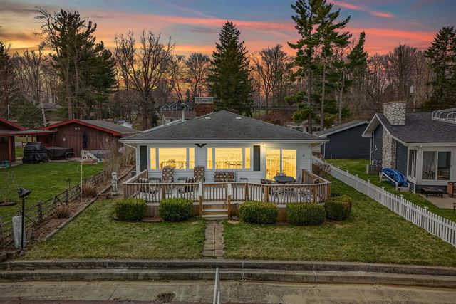 2038 Ash Te Wette Beach Drive, Hillsdale, MI 49242