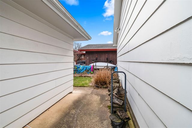 2038 Ash Te Wette Beach Drive, Hillsdale, MI 49242