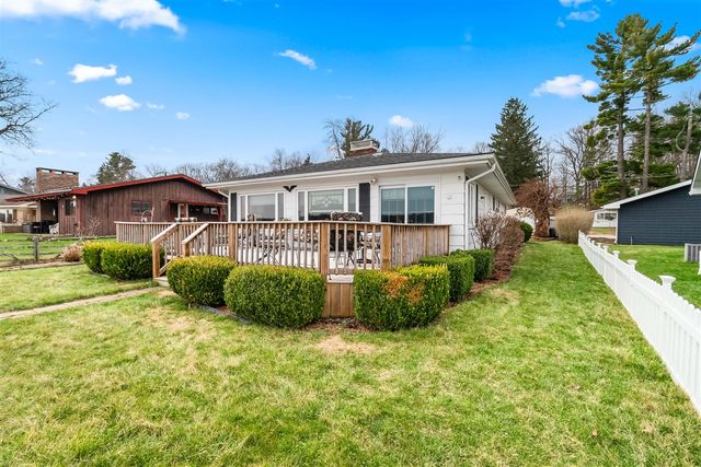 2038 Ash Te Wette Beach Drive, Hillsdale, MI 49242