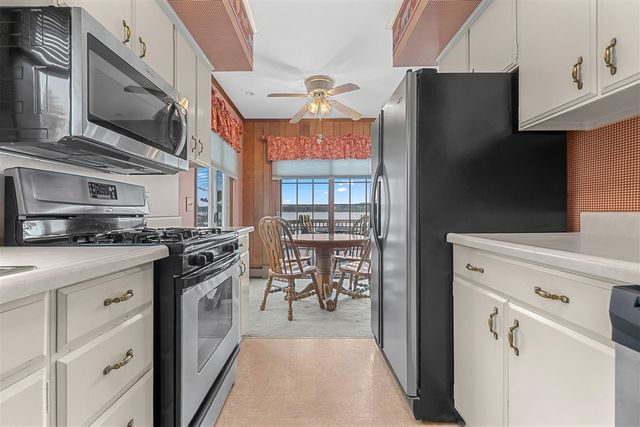 2038 Ash Te Wette Beach Drive, Hillsdale, MI 49242