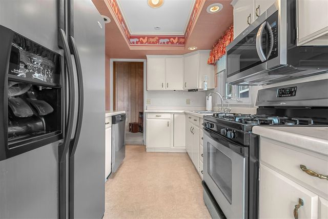 2038 Ash Te Wette Beach Drive, Hillsdale, MI 49242