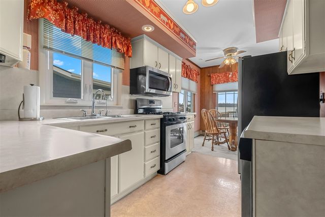 2038 Ash Te Wette Beach Drive, Hillsdale, MI 49242