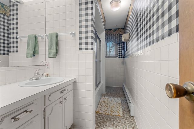 2038 Ash Te Wette Beach Drive, Hillsdale, MI 49242