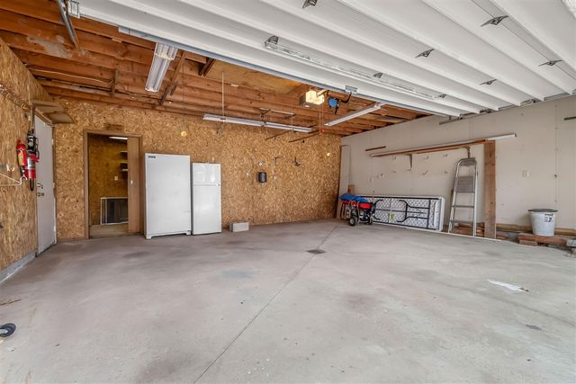 2038 Ash Te Wette Beach Drive, Hillsdale, MI 49242