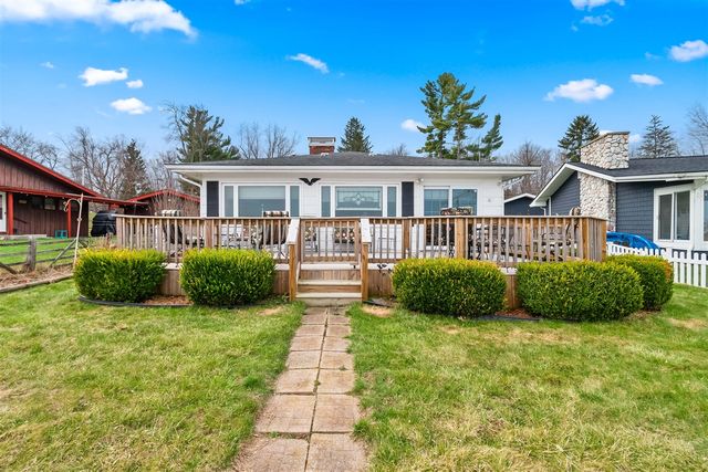 2038 Ash Te Wette Beach Drive, Hillsdale, MI 49242