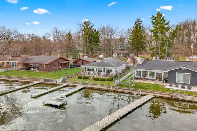 2038 Ash Te Wette Beach Drive, Hillsdale, MI 49242