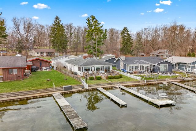 2038 Ash Te Wette Beach Drive, Hillsdale, MI 49242
