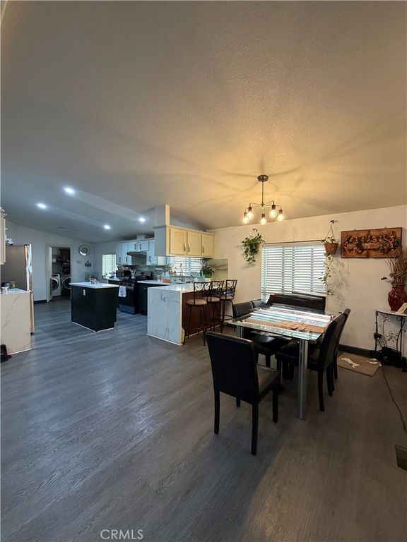 Image 7 of property listing at 20401 Soledad Canyon Road 406, Canyon Country, CA 91351