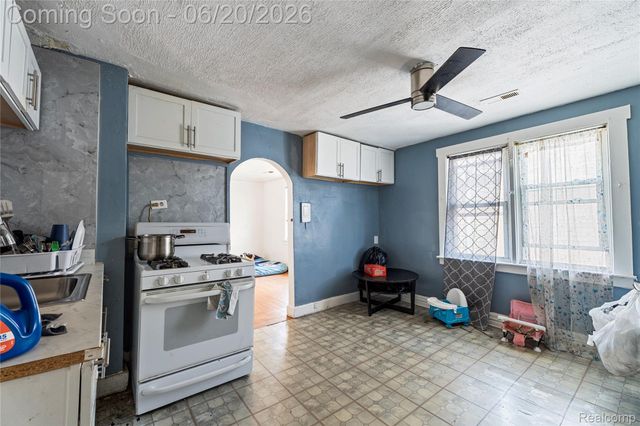 11418 Sobieski Street, Hamtramck, MI 48212