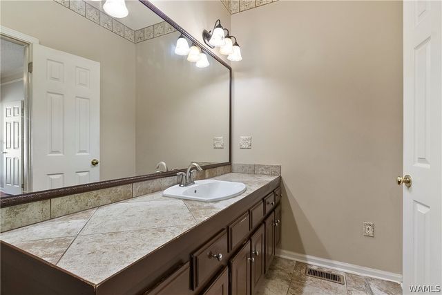 12399 Hunters Pointe, Northport, AL 35475