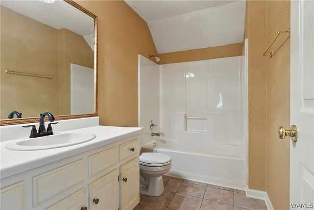 12399 Hunters Pointe, Northport, AL 35475