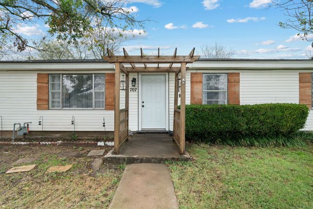 707 N Walnut Street, Weatherford, TX 76086