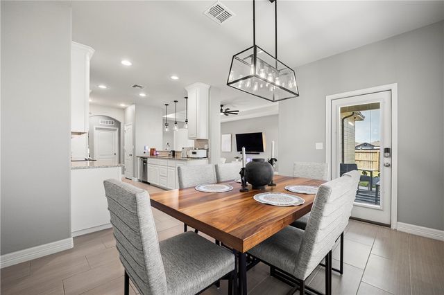 1910 Chesapeake Bay Dr, Portland, TX 78374