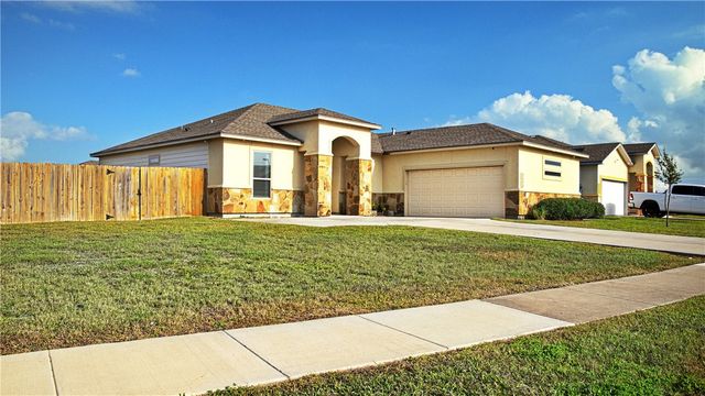 1910 Chesapeake Bay Dr, Portland, TX 78374