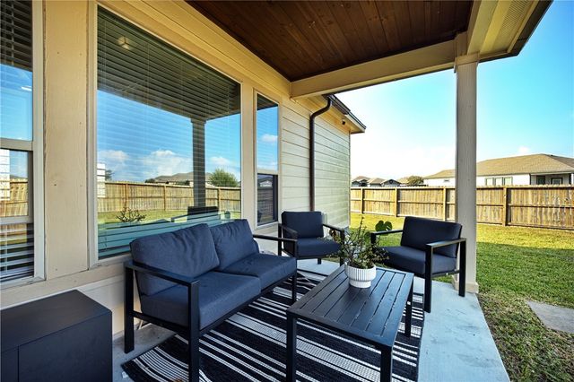 1910 Chesapeake Bay Dr, Portland, TX 78374