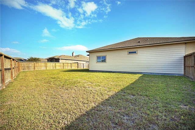 1910 Chesapeake Bay Dr, Portland, TX 78374