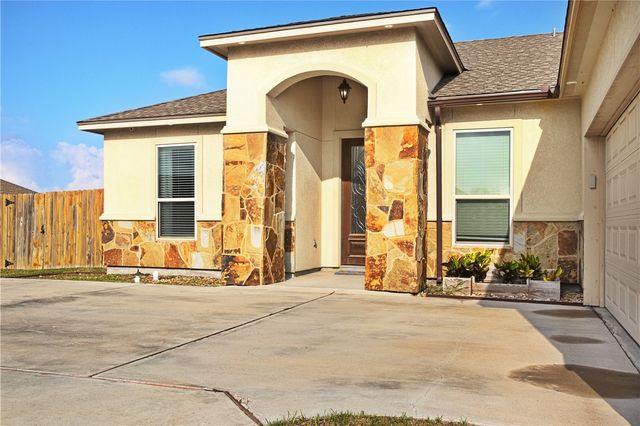 1910 Chesapeake Bay Dr, Portland, TX 78374