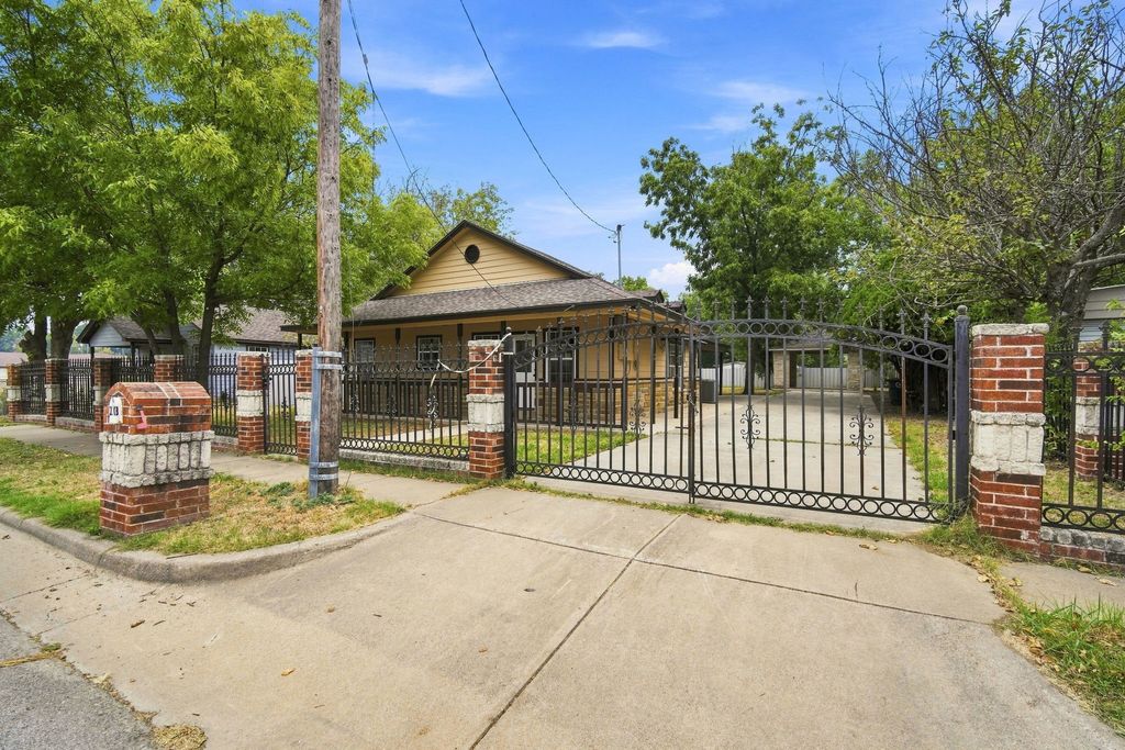 1103 Chase Avenue, Cleburne, TX 76031 — photo 2