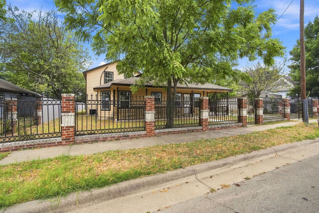 1103 Chase Avenue, Cleburne, TX 76031 — photo 3