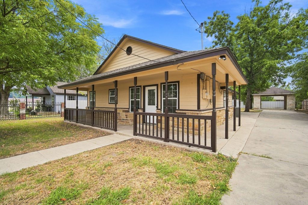 1103 Chase Avenue, Cleburne, TX 76031 — photo 4
