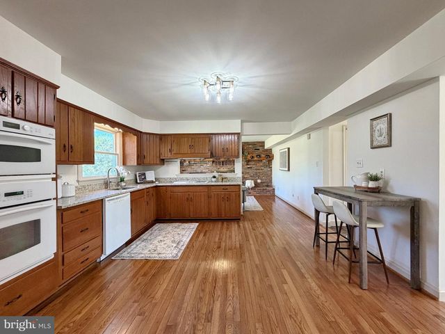 5880 WEDDING CT, Welcome, MD 20693