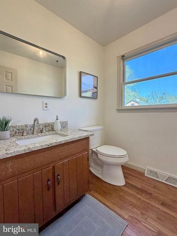 5880 WEDDING CT, Welcome, MD 20693
