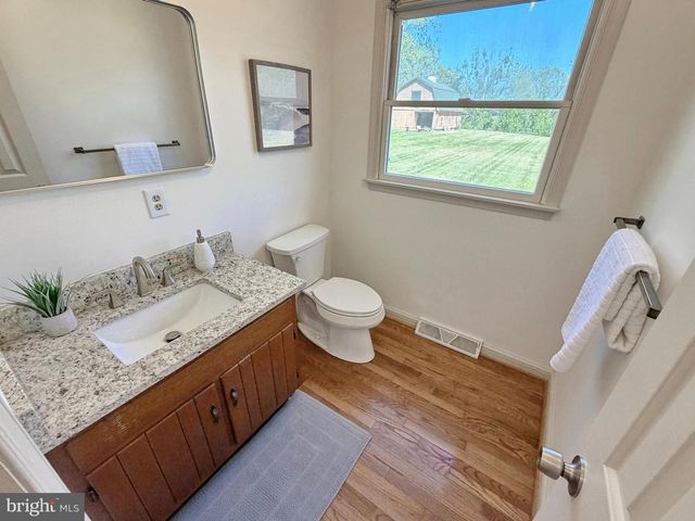 5880 WEDDING CT, Welcome, MD 20693