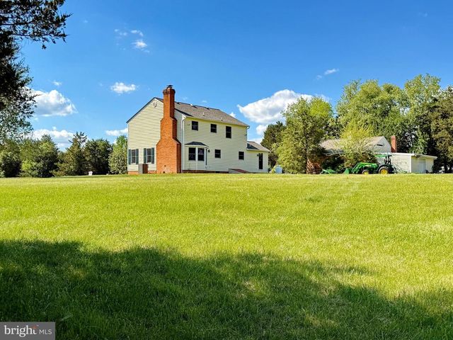 5880 WEDDING CT, Welcome, MD 20693