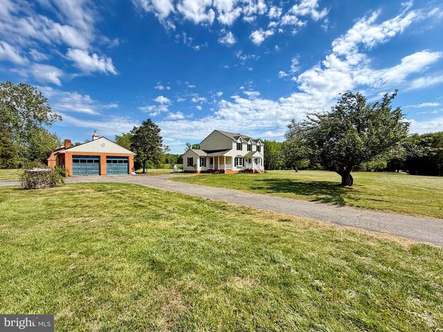 5880 WEDDING CT, Welcome, MD 20693