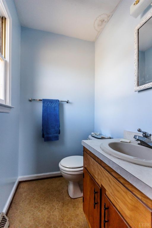 Image 11 of property listing at 1130 Vermillion Road, Appomattox, VA 24522