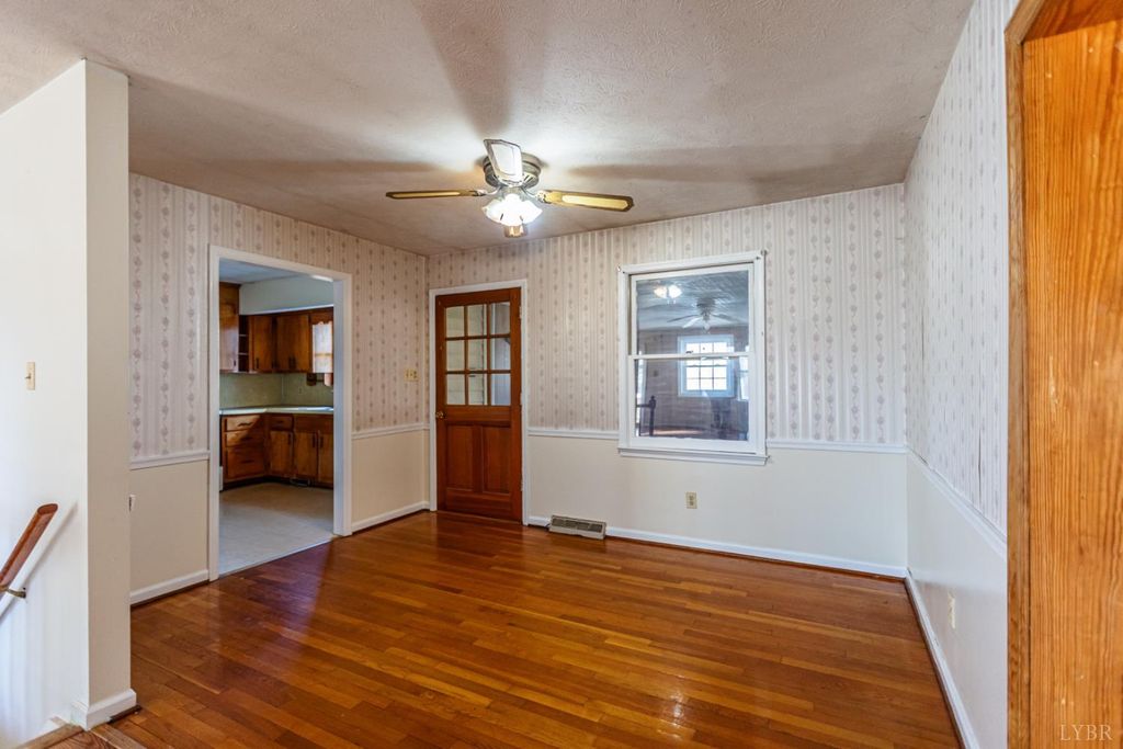 Image 16 of property listing at 1130 Vermillion Road, Appomattox, VA 24522