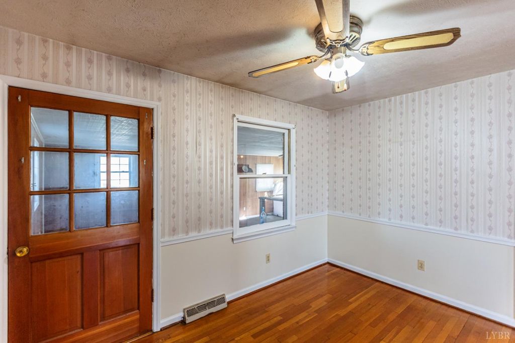 Image 17 of property listing at 1130 Vermillion Road, Appomattox, VA 24522