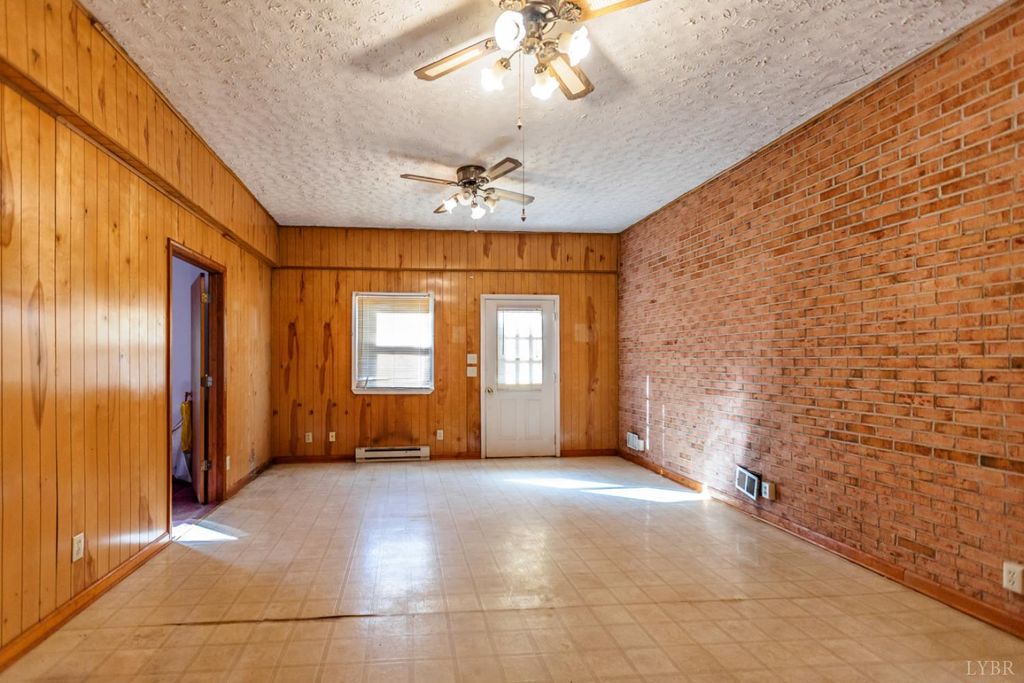 Image 23 of property listing at 1130 Vermillion Road, Appomattox, VA 24522