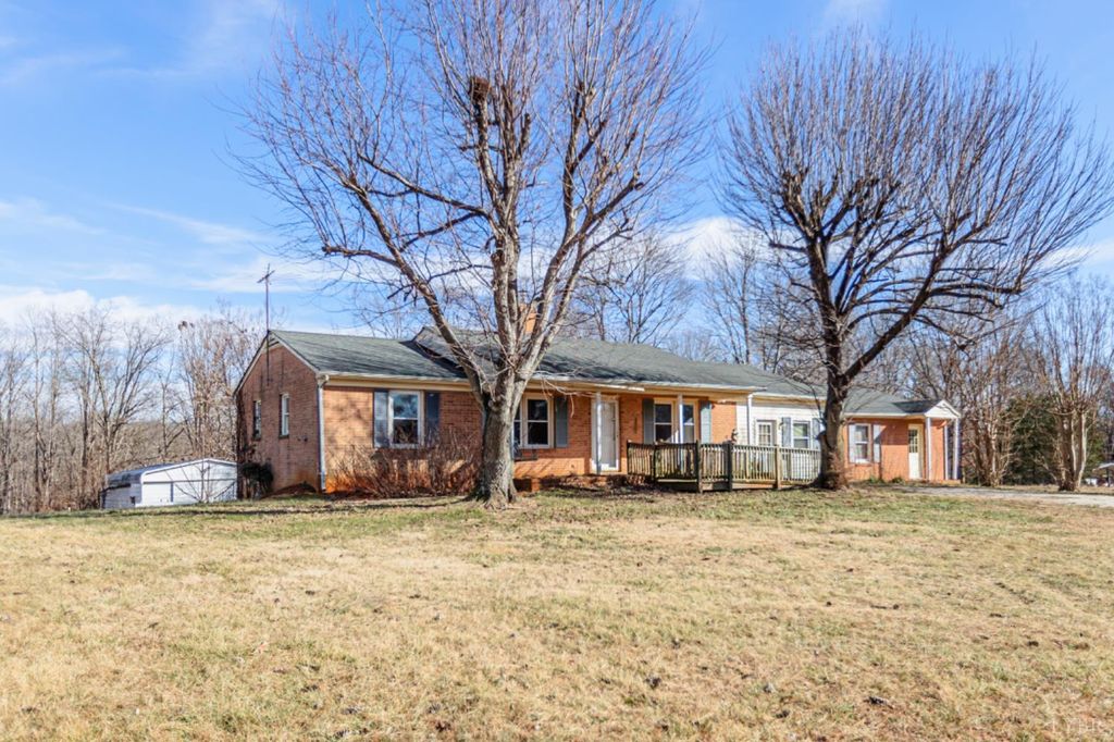 Image 3 of property listing at 1130 Vermillion Road, Appomattox, VA 24522