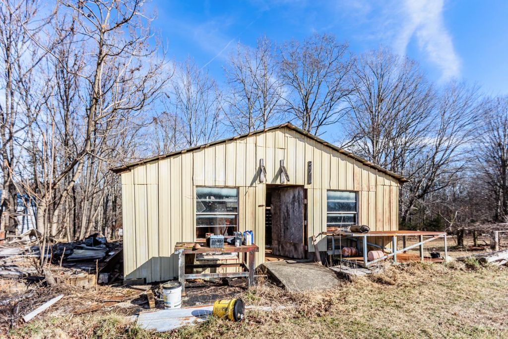 Image 30 of property listing at 1130 Vermillion Road, Appomattox, VA 24522
