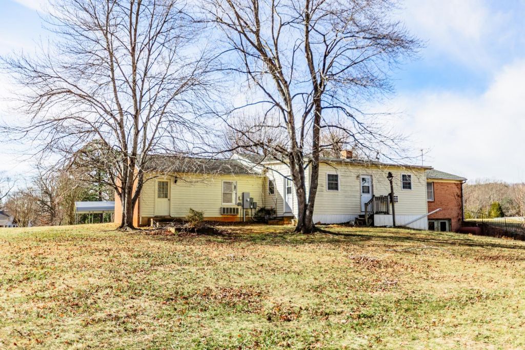 Image 34 of property listing at 1130 Vermillion Road, Appomattox, VA 24522