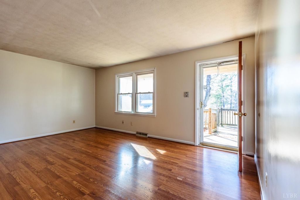 Image 4 of property listing at 1130 Vermillion Road, Appomattox, VA 24522