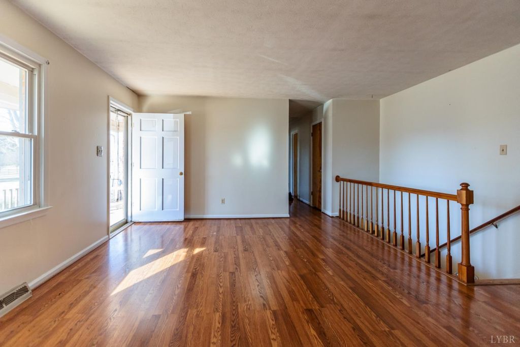 Image 5 of property listing at 1130 Vermillion Road, Appomattox, VA 24522