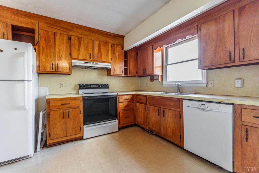 Image 6 of property listing at 1130 Vermillion Road, Appomattox, VA 24522
