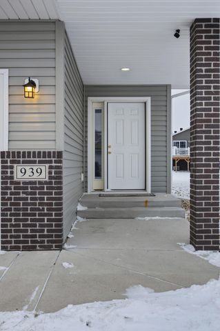 939 Eaglewood Avenue, West Fargo, ND 58078