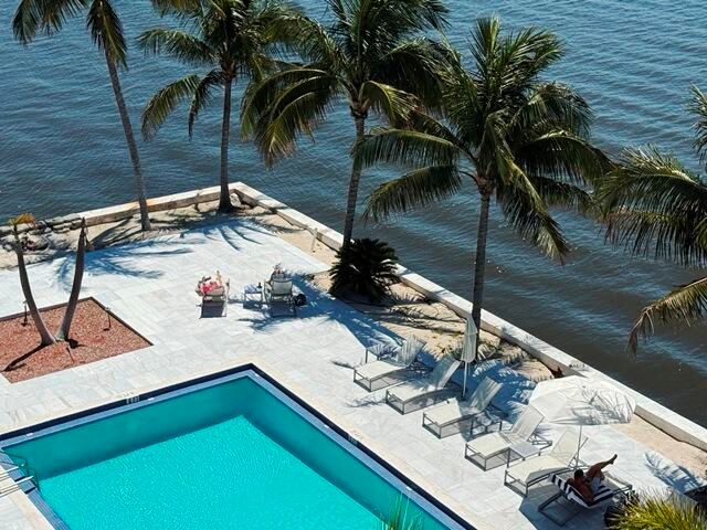 2560 S Ocean Boulevard 603, Palm Beach, FL 33480