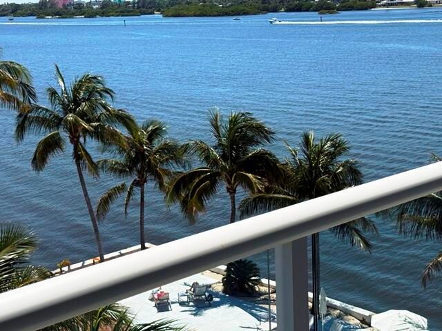2560 S Ocean Boulevard 603, Palm Beach, FL 33480
