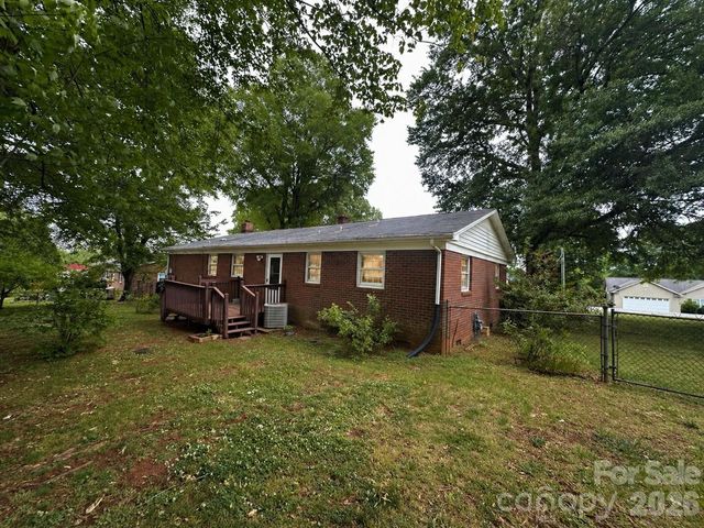 406 E L Street, Newton, NC 28658