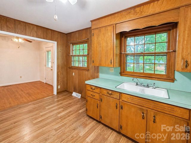 406 E L Street, Newton, NC 28658